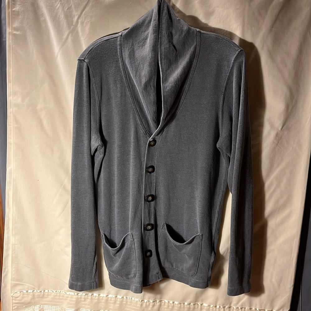 Splendid Mills Gray Men’s Cardigan V Neck Sweater, Size Small.